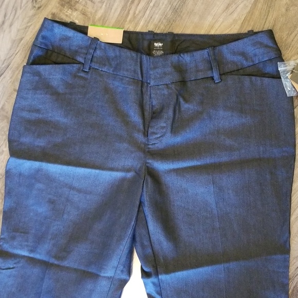 Mossimo Mid Waist Curvy Hip Stretch Capris - Picture 2 of 6